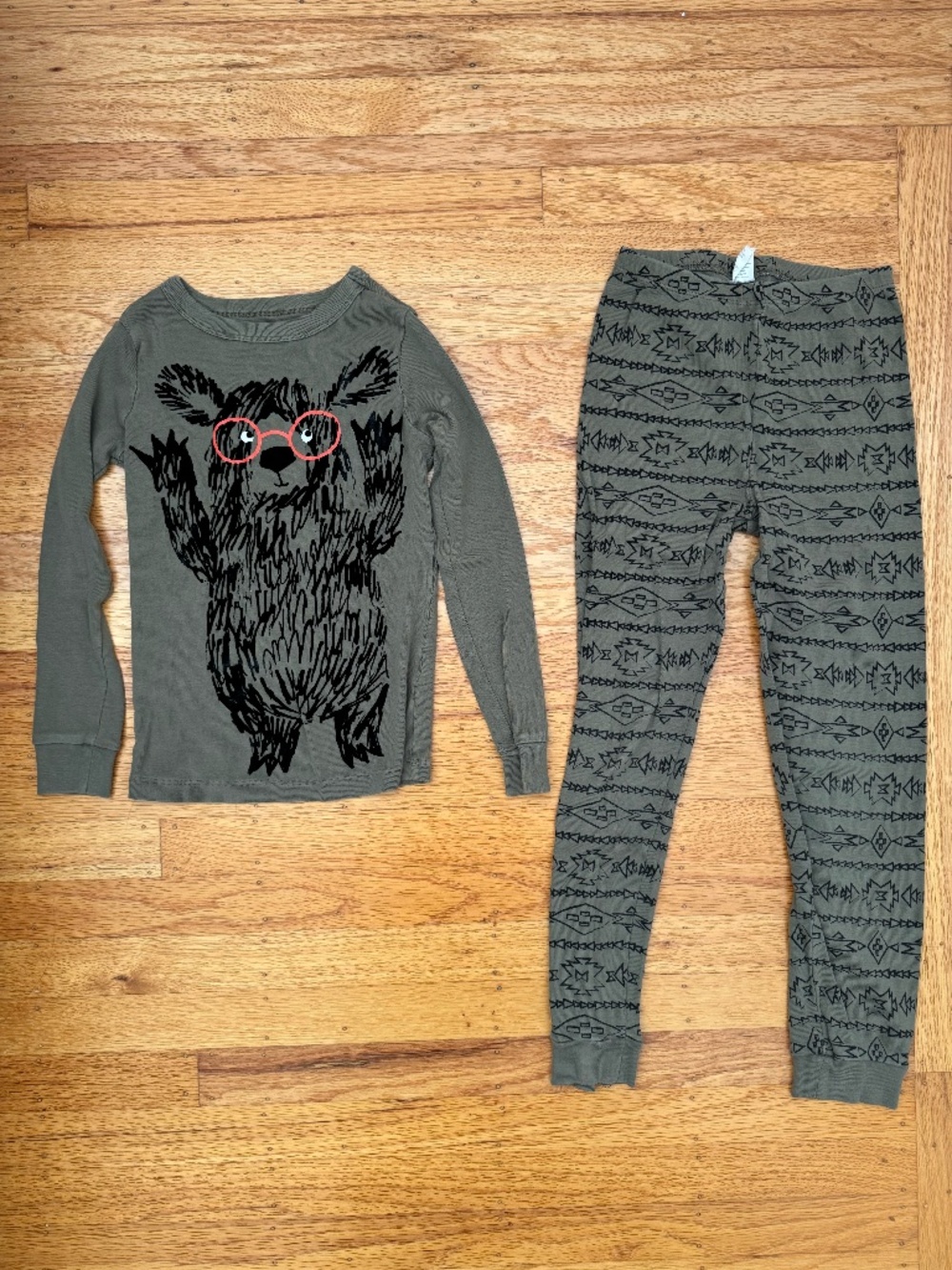 Gymboree Boys Size 8 2-Piece Pajama Set Bear & Tribal Print Olive Green